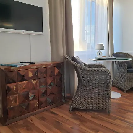 Hotel Haus Achtern Diek In Erster Reihe Am Meer Fehmarn