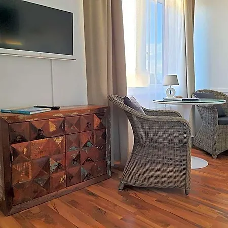 Haus Achtern Diek In Erster Reihe Am